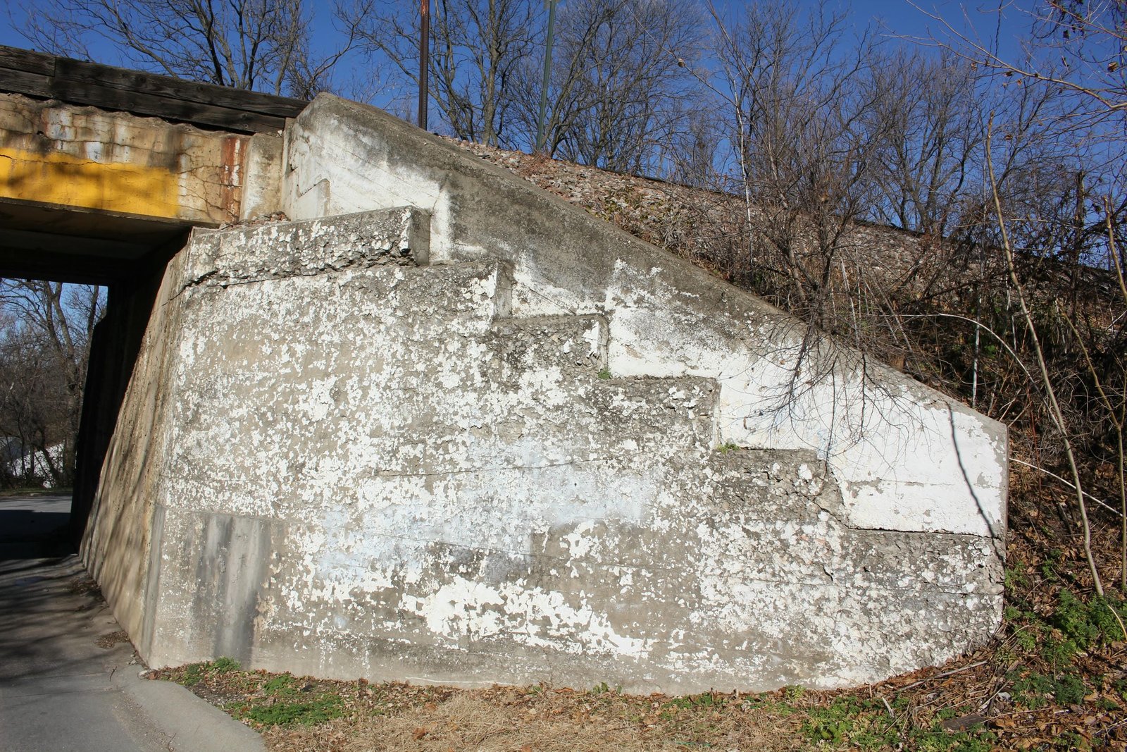 Southeast wing wall